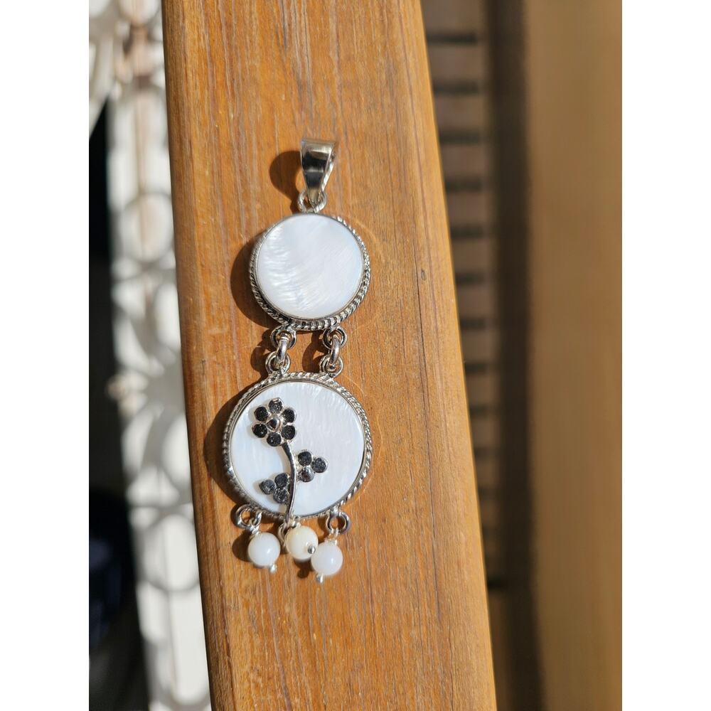 handmade floral mother-of-pearl pendant